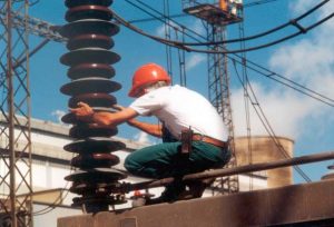 Topic-5-June-8_01-300x203 Topic-5-June-8_01-300x203 Verifying that shed extenders are perfectly fitted to porcelain post insulator flashover Flashovers Combatted at South African Substation Topic 5 June 8 01 300x203
