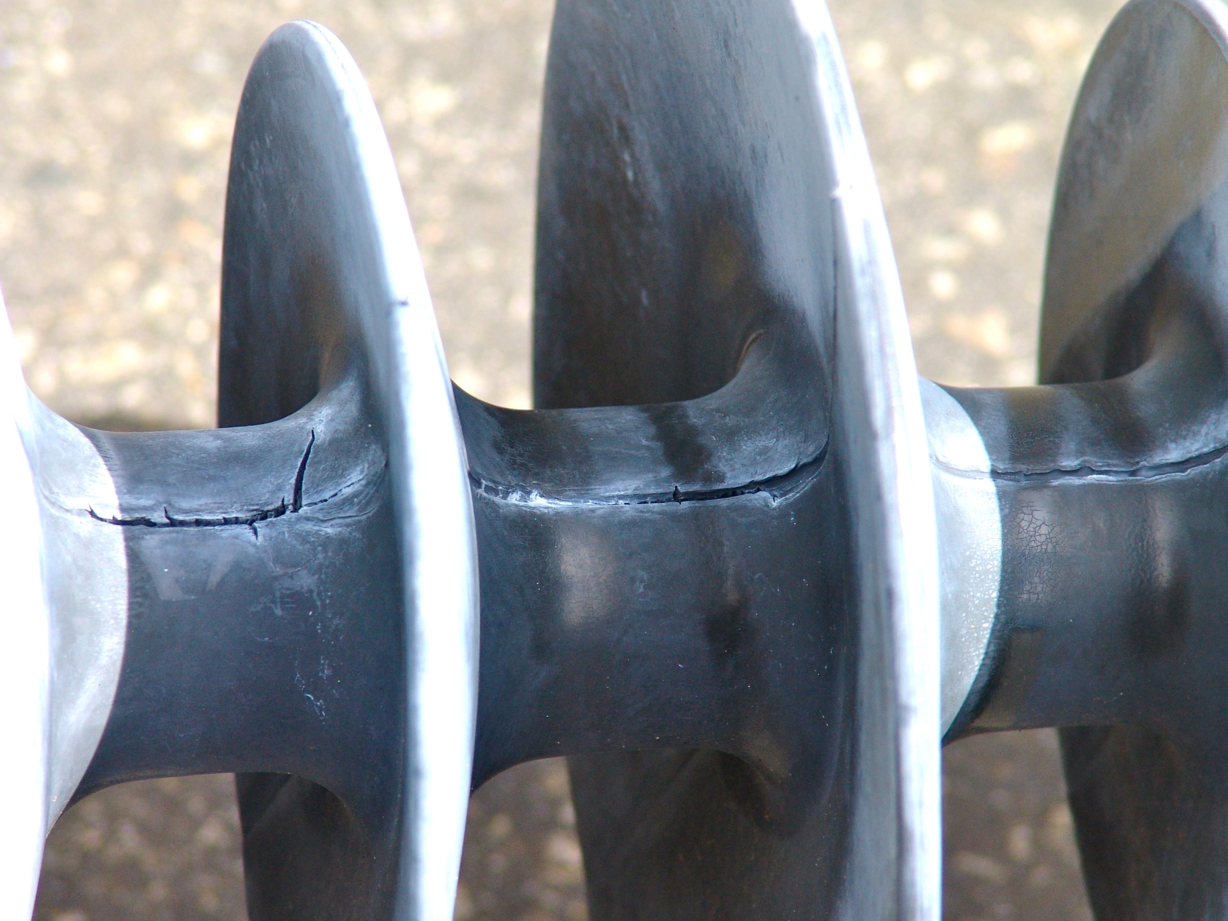 Bad-things-4 Bad-things-4 4.Defective manufacture has made this 500 kV insulator housing crack (photo INMR). insulator Bad Things Can Happen to Insulators Bad things 4