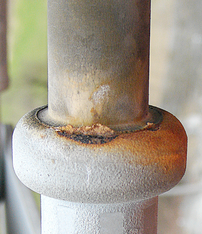 Screen-Shot-2016-08-12-at-16 Screen-Shot-2016-08-12-at-16 Fig. 2: Example of damage to seal and degraded shank surface of 245 kV tension insulator after 1 year service without appropriate corona protection. composite insulator Handling of Composite Insulators Screen Shot 2016 08 12 at 16