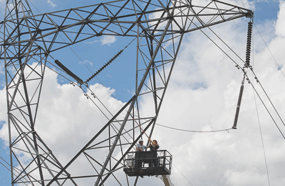 Installation-of-NGLA-for-live-line-work Installation-of-NGLA-for-live-line-work arresters Benefits & Advantages of Applying Externally Gapped Line Arresters Installation of NGLA for live line work