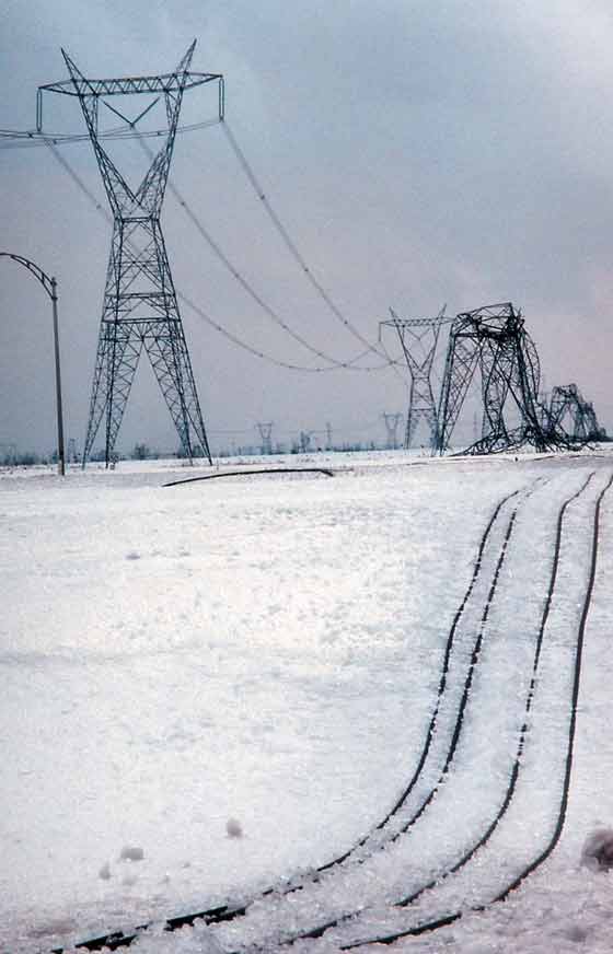 Insulator Transmission lines with different design criteria behaved differently,quebec’s ice storm