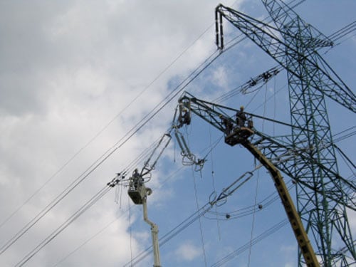 Fig. 5: Assembling new insulator strings.