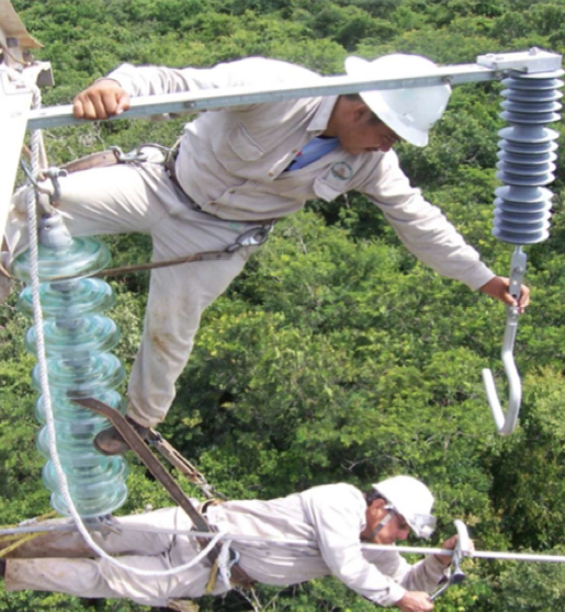 Fig. 18: Installation of externally gapped 115 kV arrester and arc receiver on conductor.