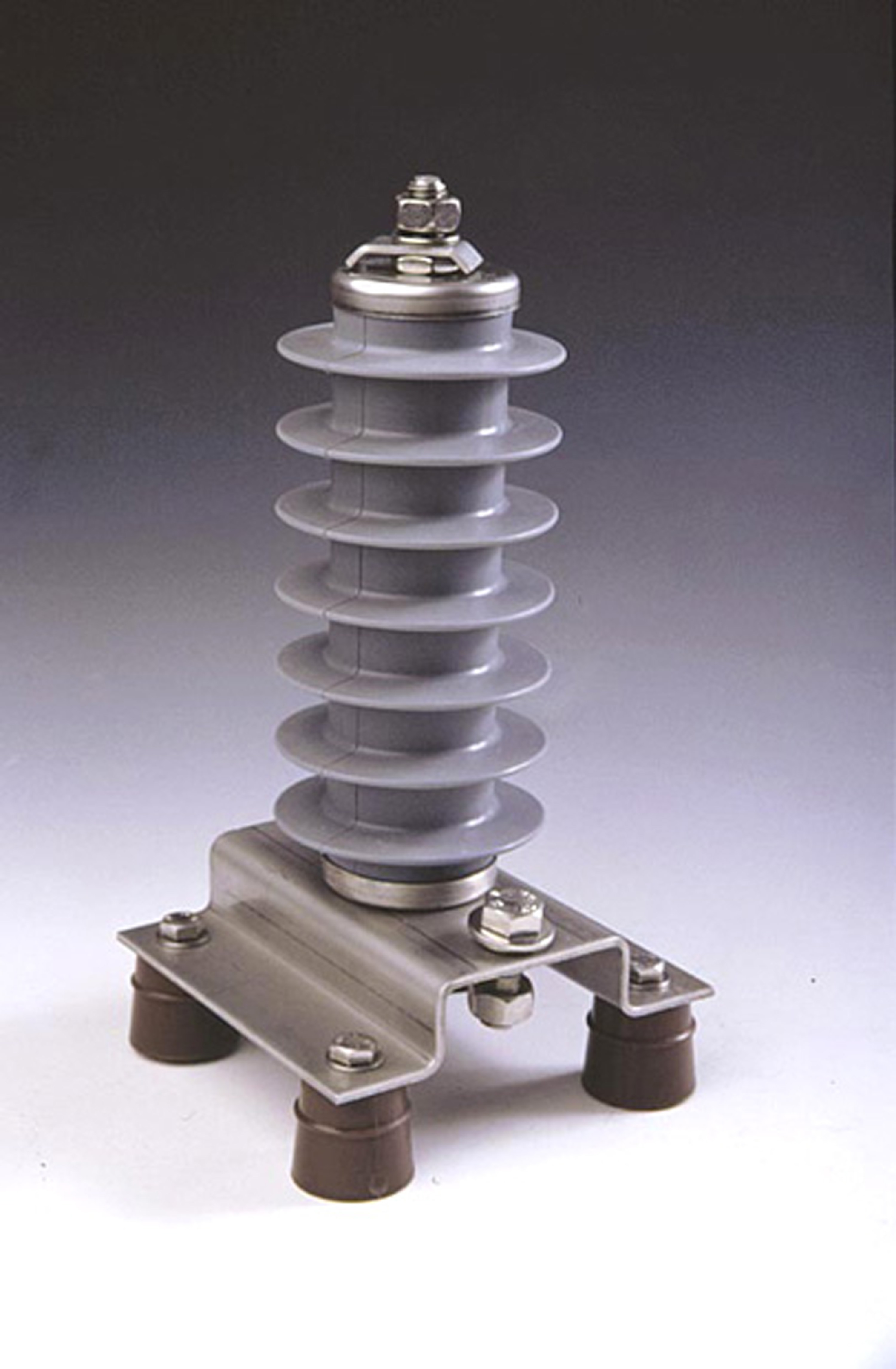 Figure-6-Tridelta-SVL-9-15kV- Figure-6-Tridelta-SVL-9-15kV- Fig. 6: Sheath voltage limiter with typical ratings 4-14 kV Uc (MCOV) for use outdoors. power cables Sheath Voltage Limiters Protect HV Power Cables Figure 6 Tridelta SVL 9 15kV
